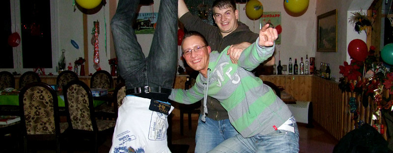 Extrem gestelltes Gruppenfoto
